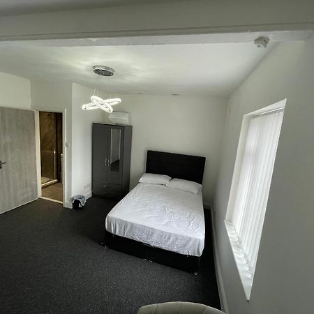 Pc Homes Room C Хайд Екстериор снимка